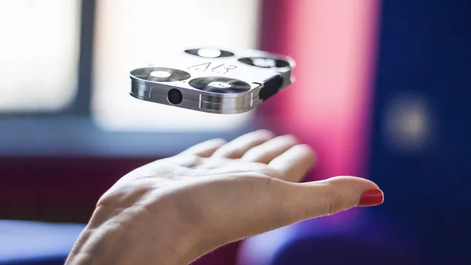 Selfies from the sky made simple by Yuneec Breeze