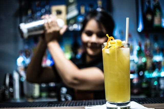 Cocktailworkshop op locatie: de perfecte mix van plezier en verbinding